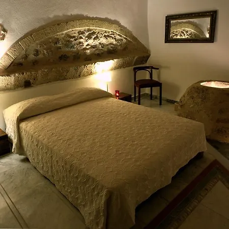 Theophano Art بيت ضيافة 3*