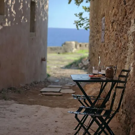 بيت ضيافة Theophano Art