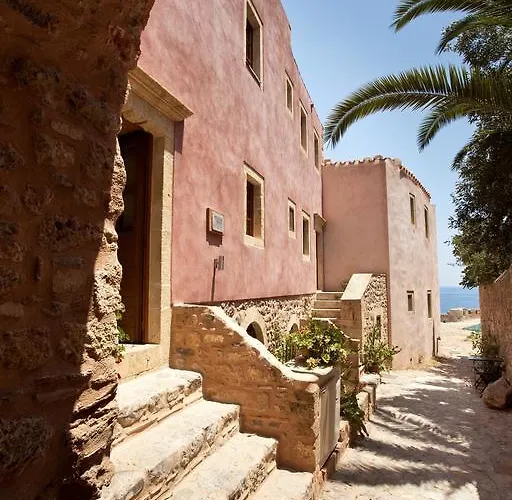 Theophano Art Pensionat 3*