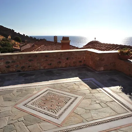Theophano Art Guest house 3*