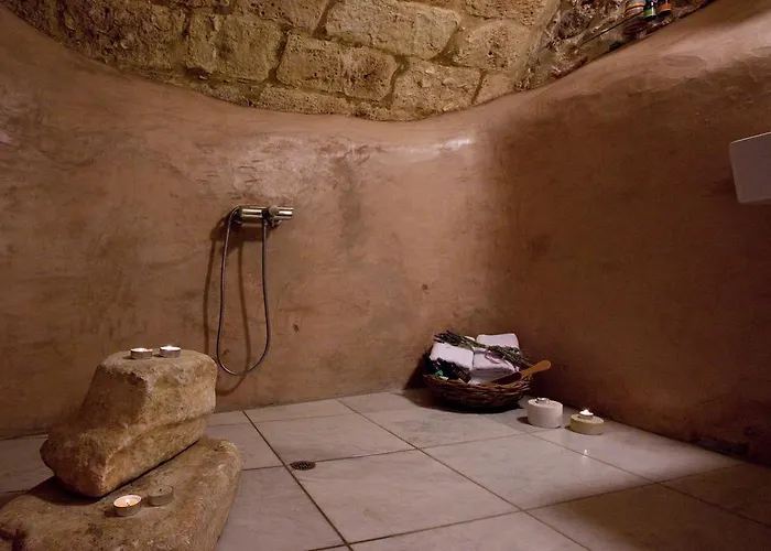 Theophano Art 모넴바시아