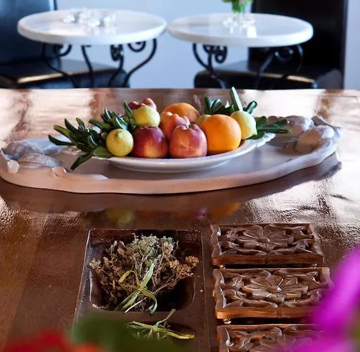 Theophano Art 3* 모넴바시아